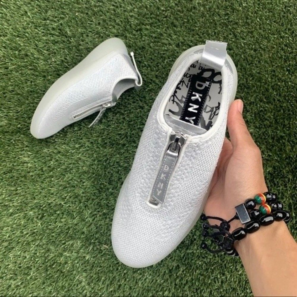 DKNY Women Susan Silver Metallic Knit Front Zip Slip on Shoe Size 8.5